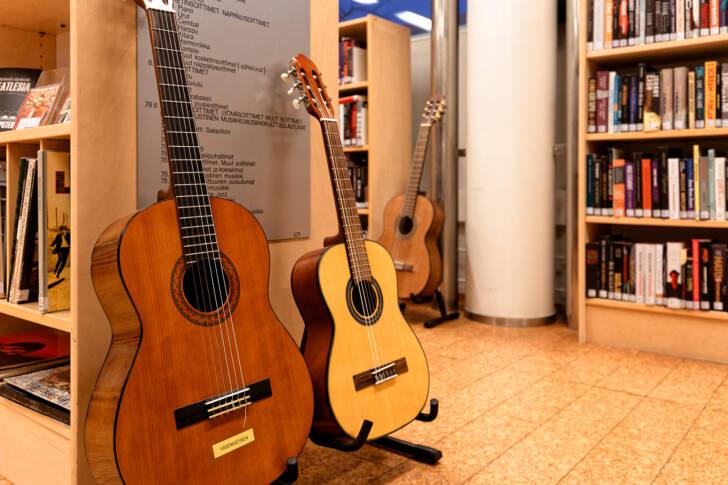 Kirjaston lainattavat kitarat