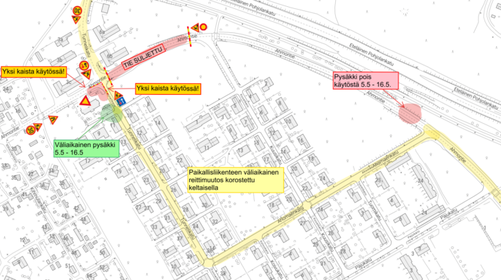 Saneerauksen aikana paikallisliikenteen linja 2  kulkee reittiä Tunnelikatu – Ahomäenkatu – Ahmontie – Saarnikatu. Tunnelikadun jälkeinen pysäkki Ahmontiellä on saneerauksen ajan pois käytöstä. Korvaava pysäkki sijaitsee Tunnelikatu 11 kohdalla. 