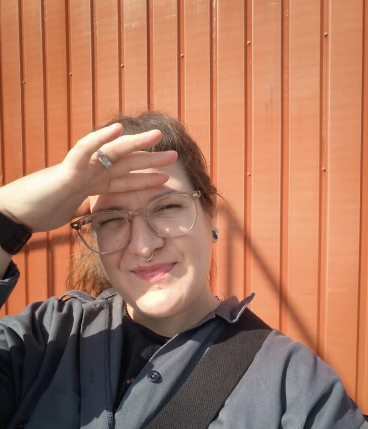 Kuvassa kuvataiteilija Anna Pekkala.
