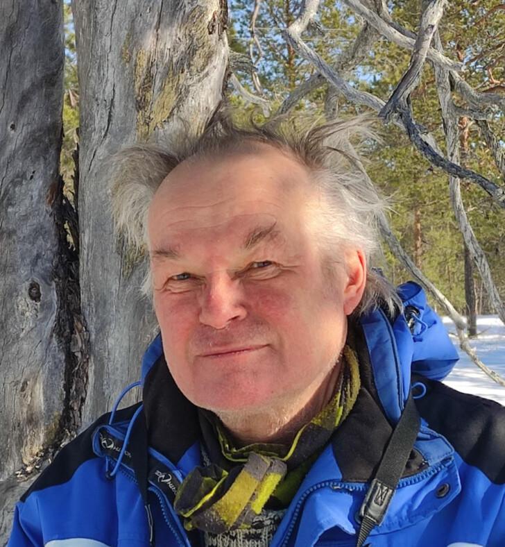 Kuvataiteilija Markku Hirvelän kuva.